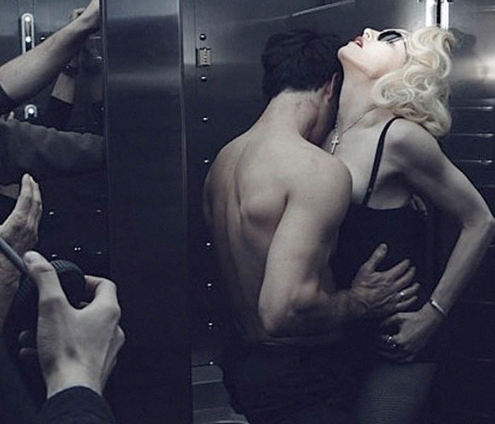 Секс В Чулках В Лифте
