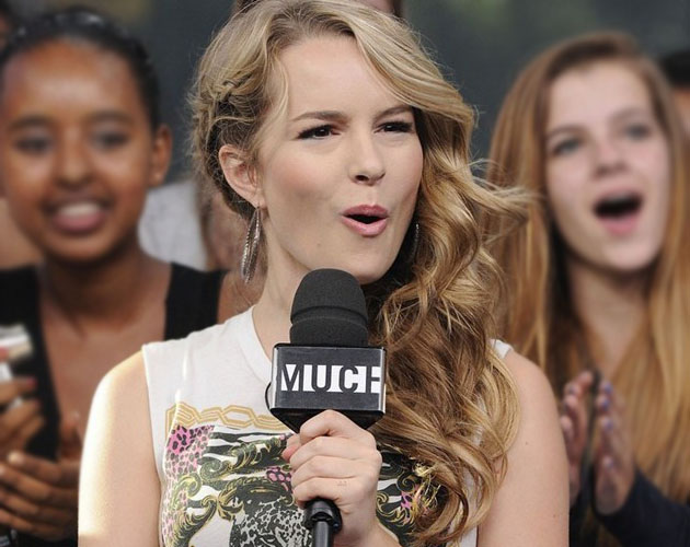 Bridgit Mendler visita el programa 'New.Music.Live' en Canadá Red17