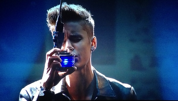 Justin Bieber: "As Long As You Love Me" y "Nothing Like Us" en Saturday Night Live (SNL)