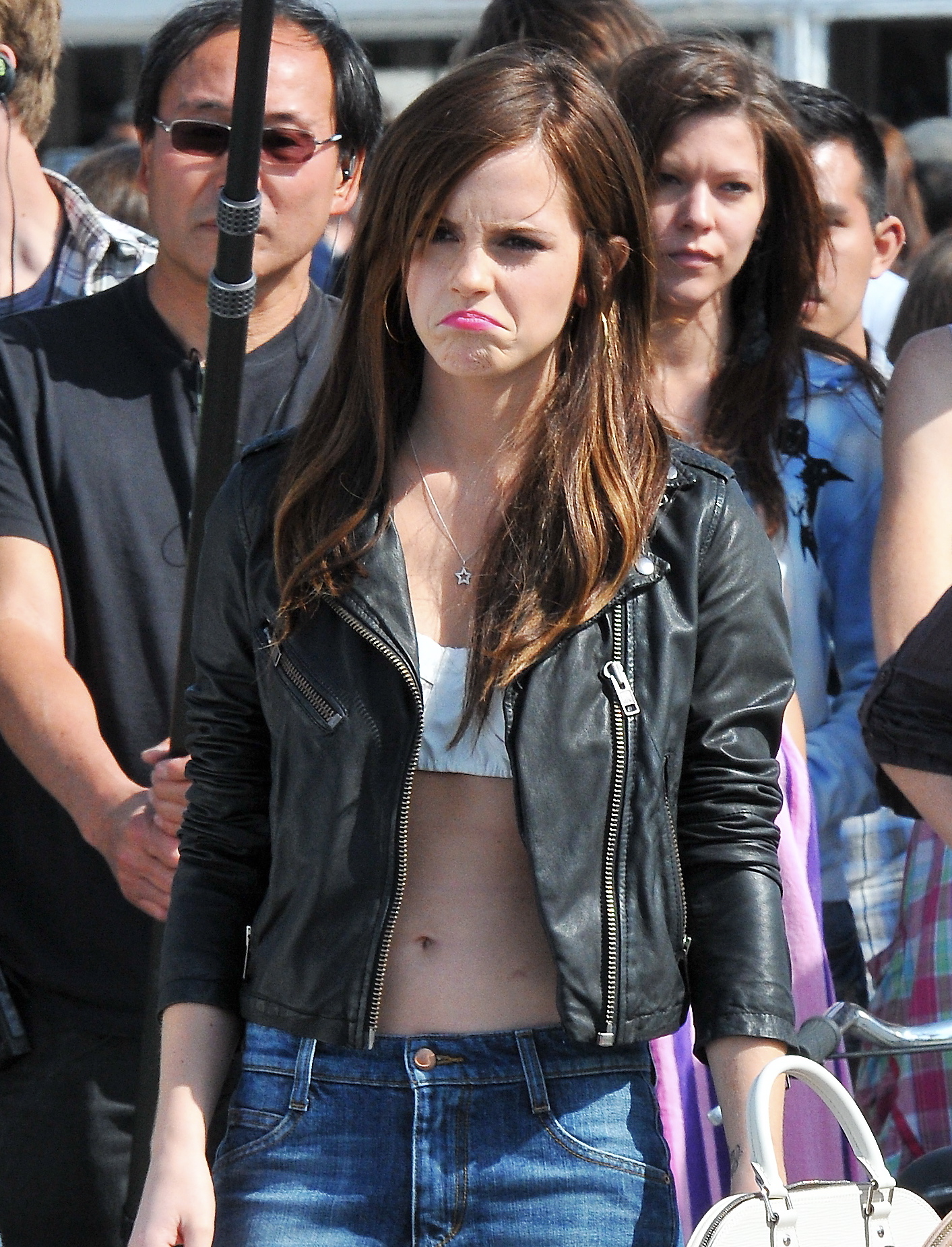 on-the-set-of-the-bling-ring-april-12-2012-emma-watson-30459685-1413-1849.jpg