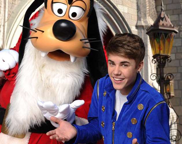 Ya Podemos Ver El Vídeo De Justin Bieber En El Desfile De Navidad De Disneyland Red17