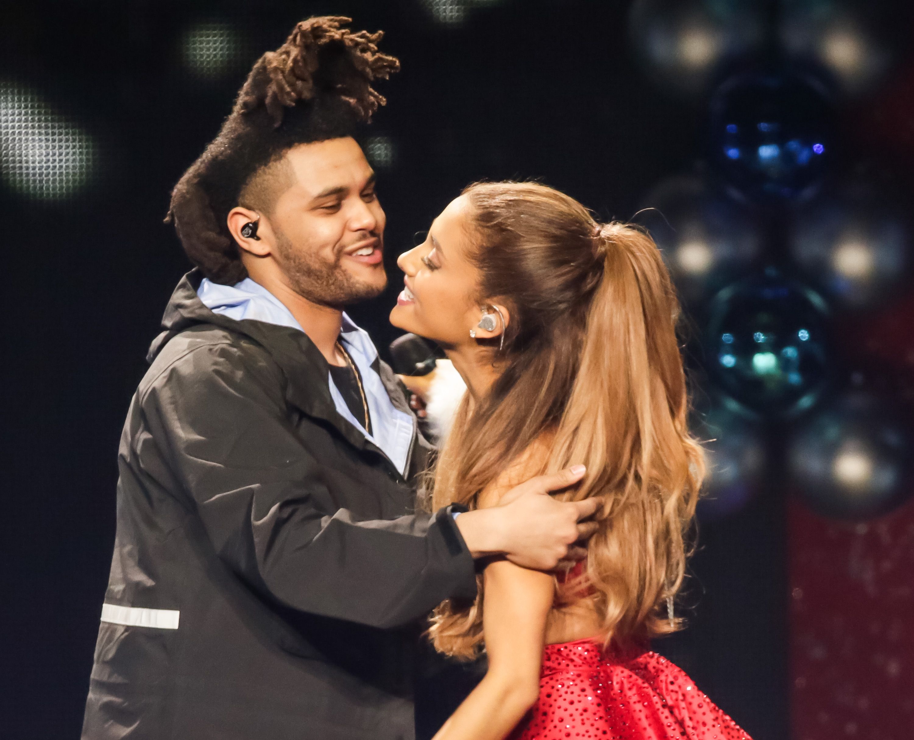 The weeknd ariana grande save. The Weeknd Ariana grande. Ариана Гранде и викенд 2021. The Weeknd и ариана. The Weeknd Ariana grande 2021.