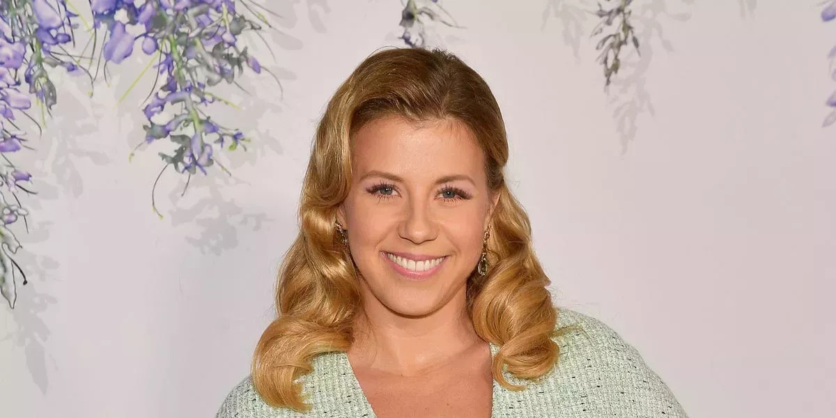 La estrella de 'Full House' Jodie Sweetin fue arrojada al suelo por la policía de Los Ángeles durante una protesta en la autopista por el derecho al aborto