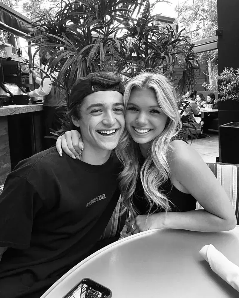 Cronología de la relación entre Asher Angel y Caroline Gregory