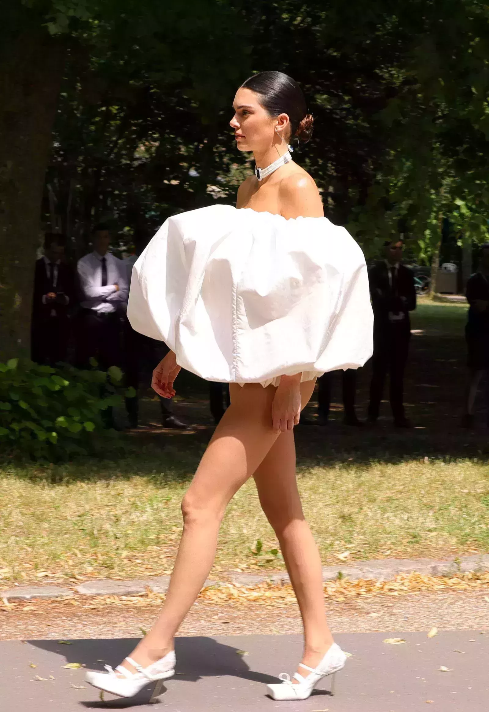 Kendall Jenner fue un pompón flotante sin pantalones en el desfile de Jacquemus