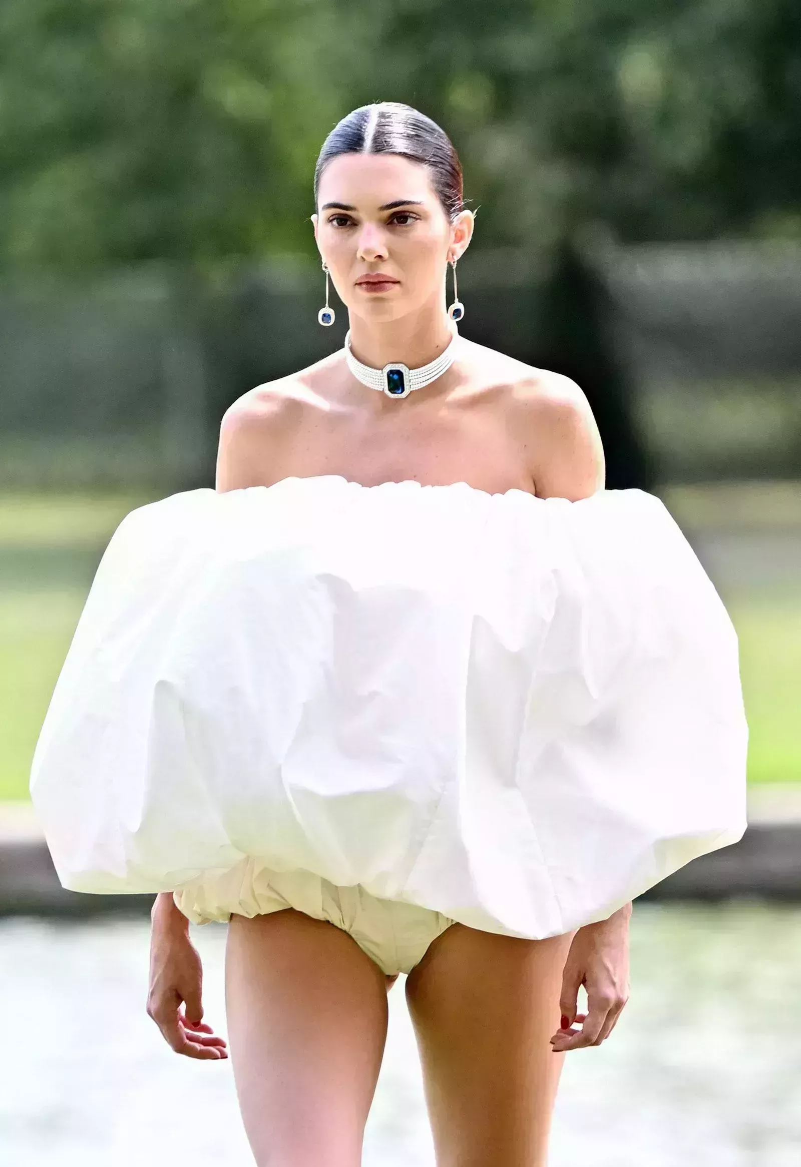 Kendall Jenner fue un pompón flotante sin pantalones en el desfile de Jacquemus