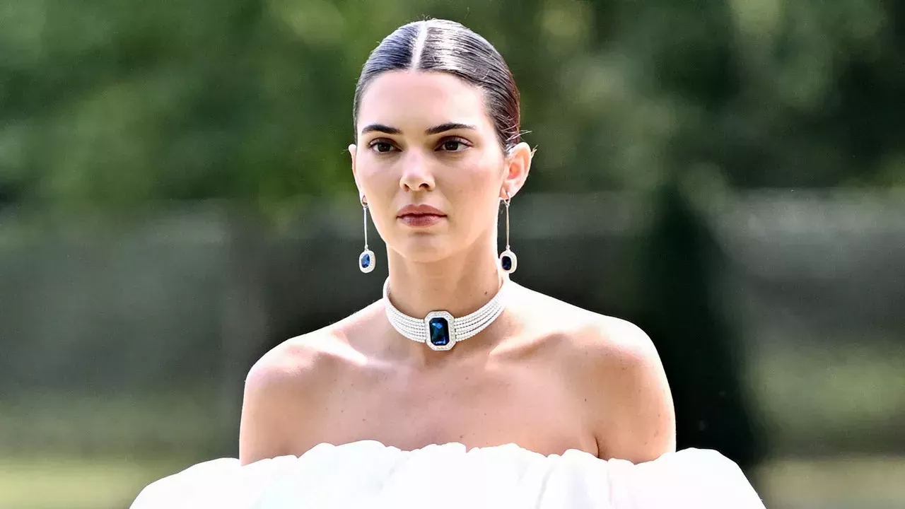 Kendall Jenner fue un pompón flotante sin pantalones en el desfile de Jacquemus