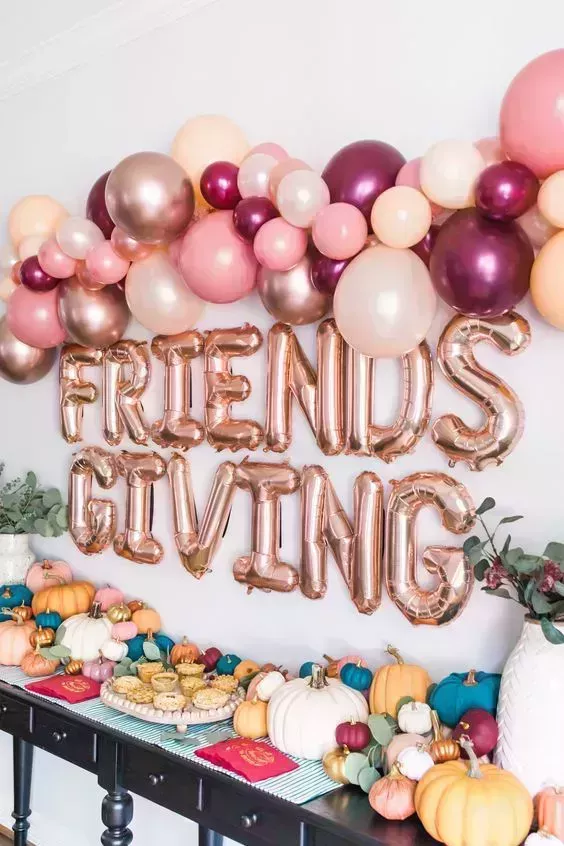 25 mejores ideas para el telón de fondo de Friendsgiving en 2023