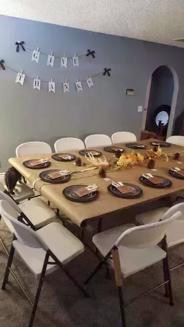 25 mejores ideas para el telón de fondo de Friendsgiving en 2023