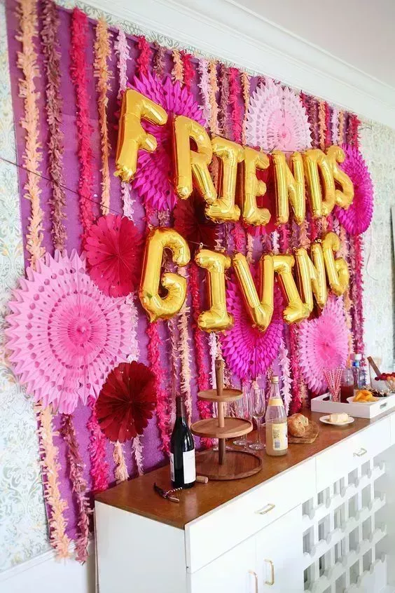 25 mejores ideas para el telón de fondo de Friendsgiving en 2023