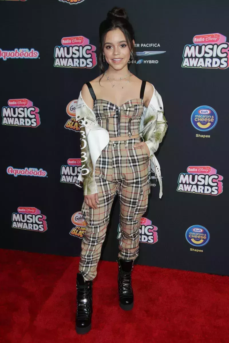 Fotos de la alfombra roja de Jenna Ortega: Fashion Evolution Pictures