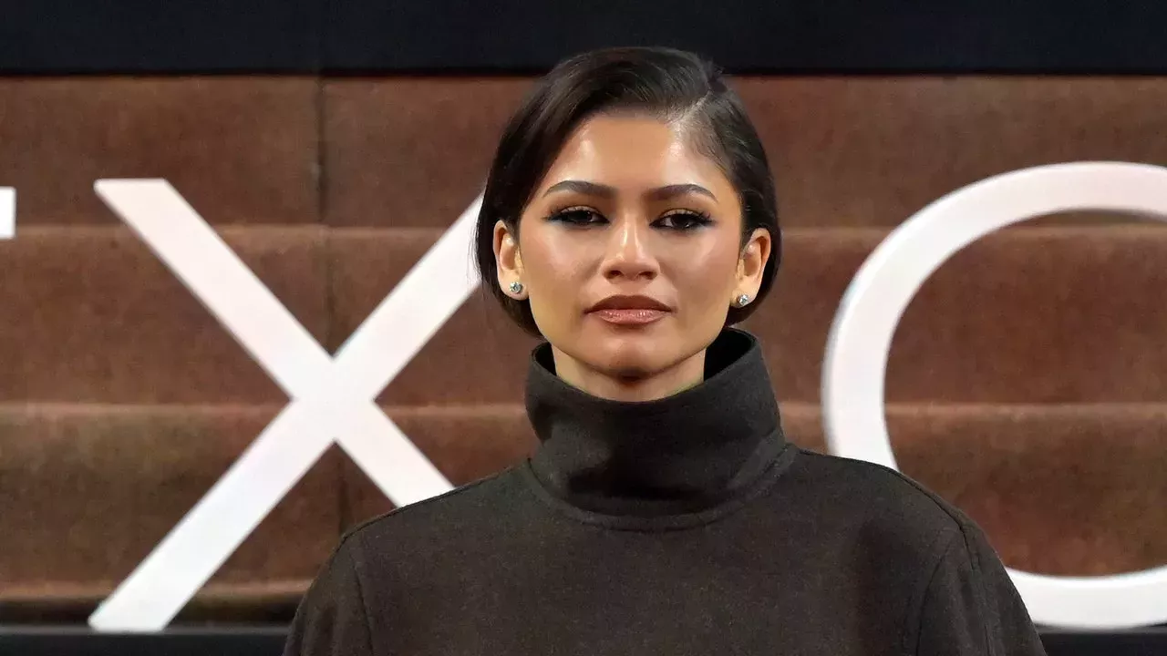 Zendaya lució un top ultra cropped en la alfombra roja