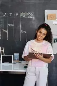 Construir un futuro mejor: Fomentar la excelencia académica entre las adolescentes