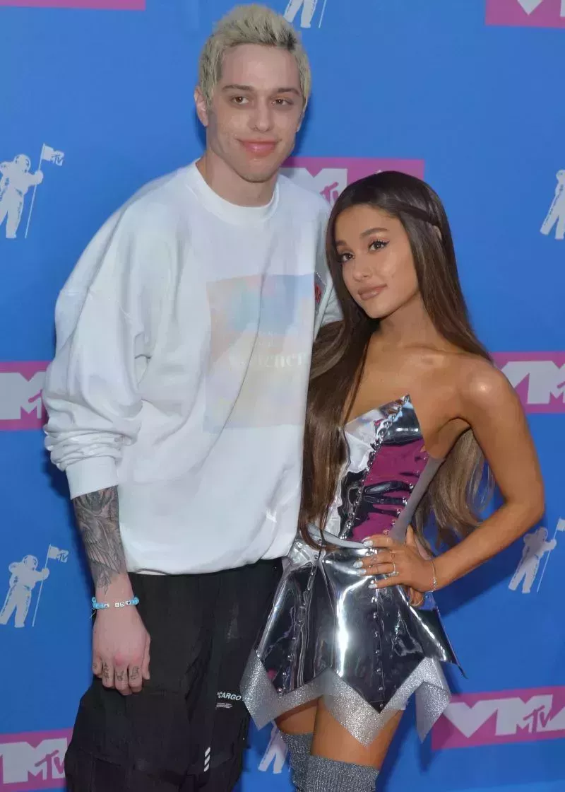 ¿Cuánto mide Ariana Grande? Altura, fotos con otras estrellas