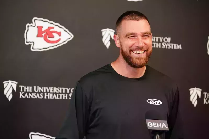 Cada vez que Taylor Swift y Travis Kelce desataron rumores de compromiso