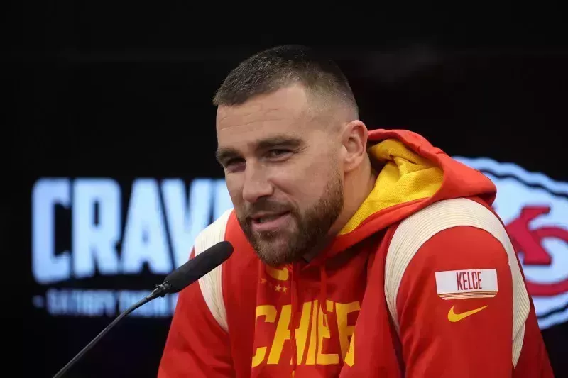 Cada vez que Taylor Swift y Travis Kelce desataron rumores de compromiso