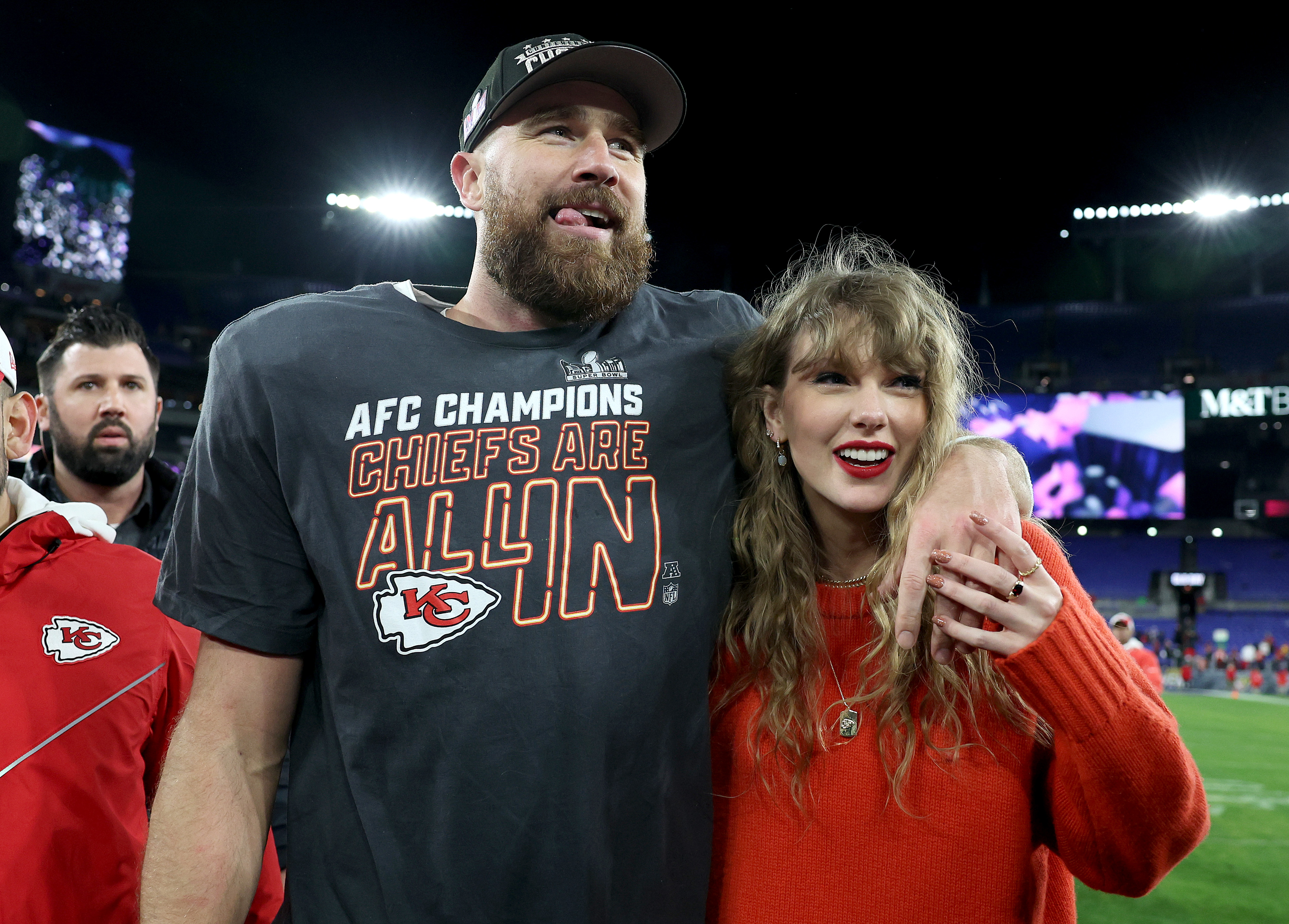 Cada vez que Taylor Swift y Travis Kelce desataron rumores de compromiso