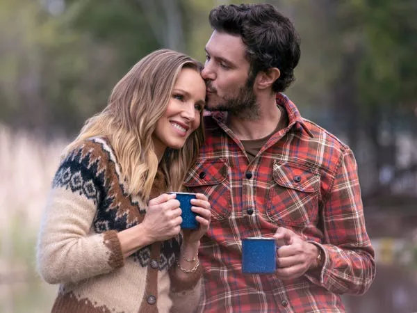 Kristen Bell y Adam Brody protagonizan Nobody Wants This. Adam Rose/Netflix