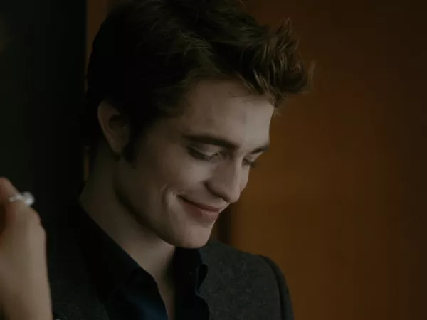 Robert Pattinson como Edward Cullen en 'The Twilight Saga: New Moon.'