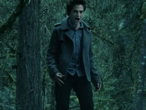 Robert Pattinson como Edward Cullen en 'Twilight.'