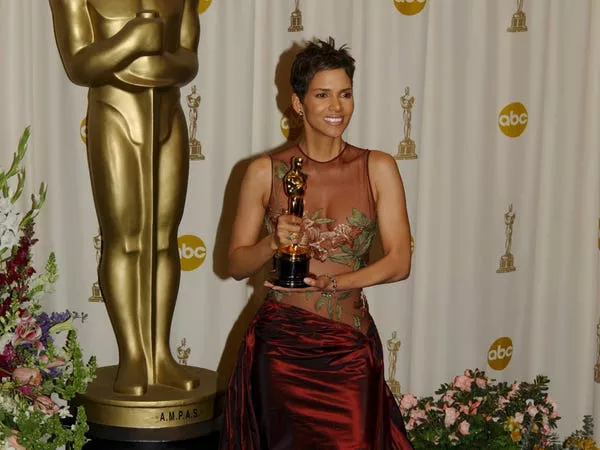 Halle Berry ganó el Oscar a la mejor actriz en 2002.