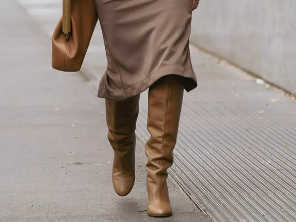 Botas hasta la rodilla son un básico del invierno.