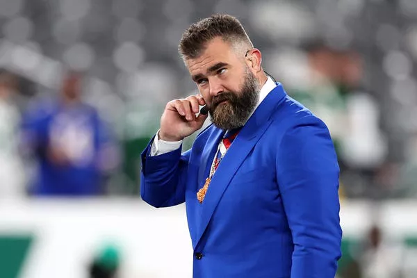 Jason Kelce durante un partido