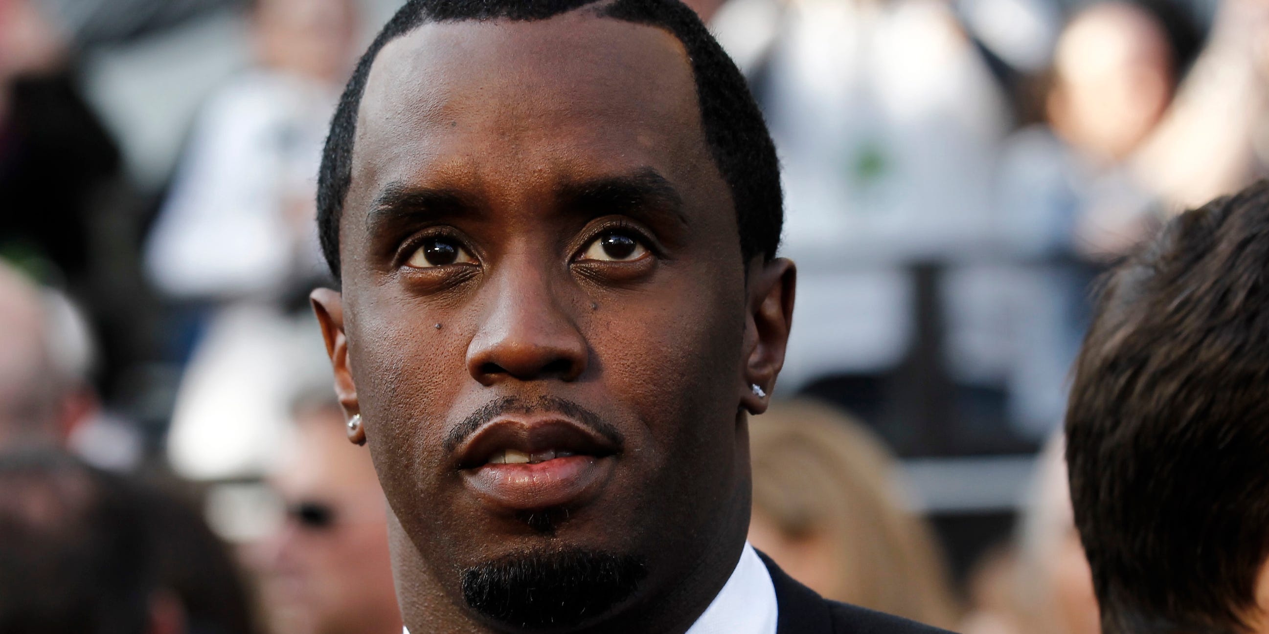 Diddy podría pedir a un juez que abandone su caso de tráfico sexual porque la Oficina de Prisiones tomó fotos de su lista de tareas pendientes