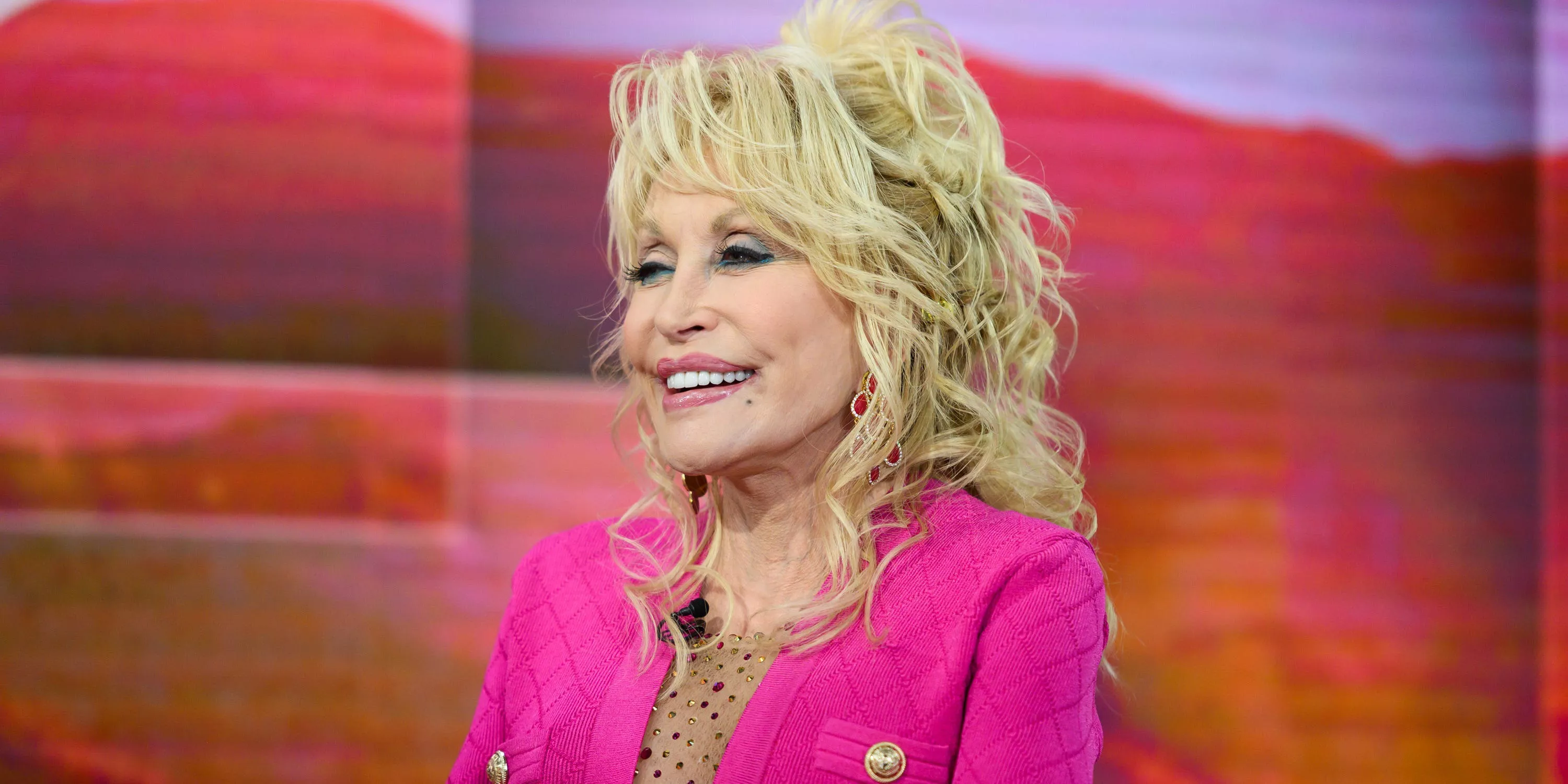 Cómo Dolly Parton hace y gasta su fortuna de 450 millones de dólares