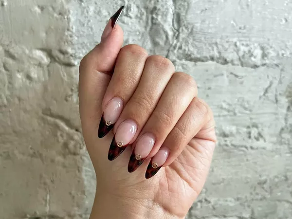 No experimenté ningún astillado o levantamiento con esta manicura.