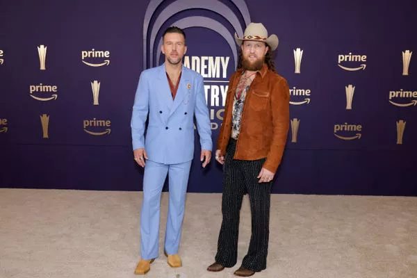 T.J. Osborne y John Osborne en los 2024 ACM Awards