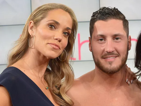 Elizabeth Berkley y Val Chmerkovskiy impresionaron a los jueces con su cha-cha. Getty/Mike Coppola