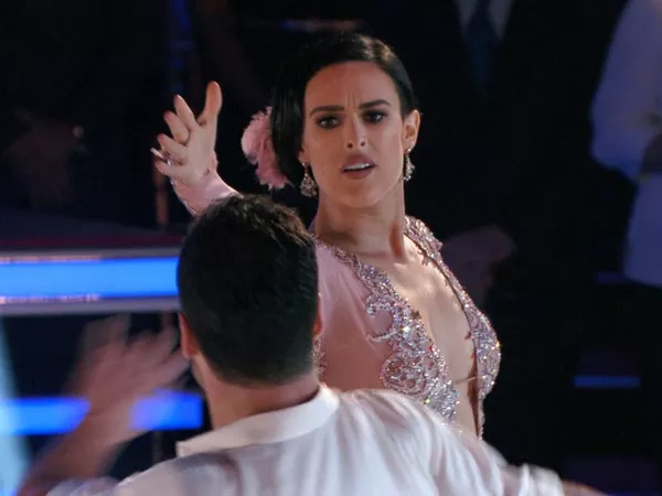 Rumer Willis y Val Chmerkovskiy obtuvieron una puntuación perfecta en su rumba. ABC