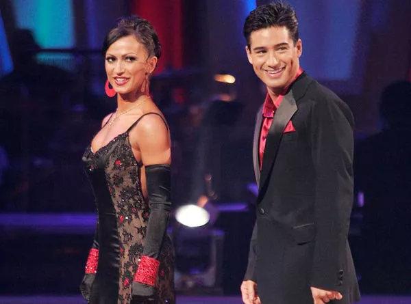 Karina Smirnoff y Mario Lopez en la temporada tres de 'Dancing With the Stars.' ABC