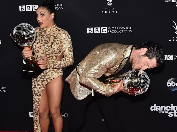 Laurie Hernandez y Val Chmerkovskiy terminaron ganando la temporada. Alberto E. Rodriguez/Getty Images