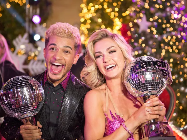 Jordan Fisher y Lindsay Arnold terminaron ganando su temporada. ABC/Adam Rose