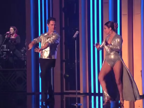 Ally Brooke cantó durante parte del baile. YouTube/Dancing With The Stars