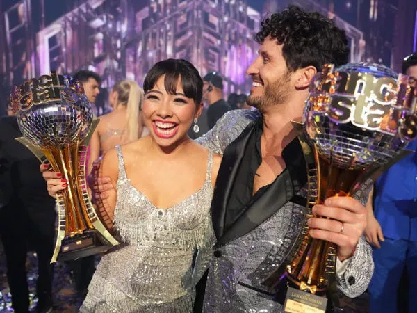 Xochitl Gomez y Val Chmerkovskiy eventualmente ganaron 'Dancing With the Stars.' Eric McCandless/DISNEY via Getty Images