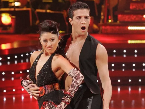 Kristi Yamaguchi y Mark Ballas obtuvieron una puntuación perfecta por su jive. ABC