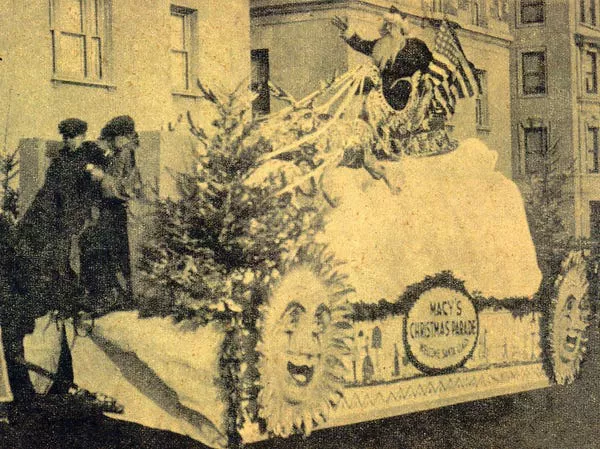 Incluso el primer Desfile de Navidad de Macy's contaba con un float de Santa Claus.