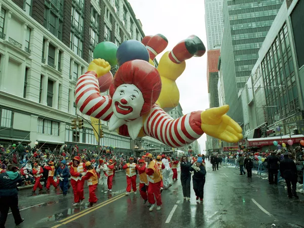 Ronald McDonald hizo una aparición en 1989.