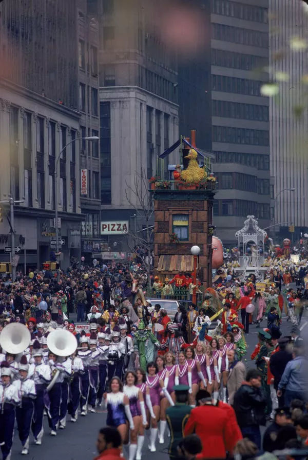 Un float de Sesame Street fue presentado en el desfile en 1980.