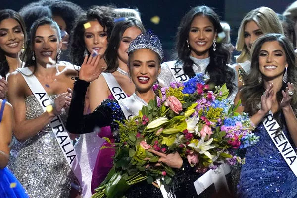 R'Bonney Gabriel ganó la corona de Miss Universo poco después de una controvertida victoria en Miss USA.