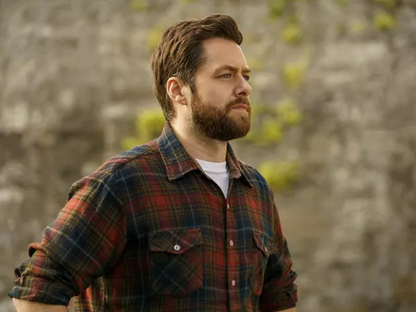 Roger MacKenzie (Richard Rankin) en 'Outlander' temporada siete.