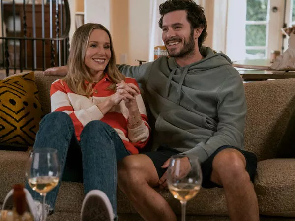 Kristen Bell y Adam Brody en 'Nobody Wants This.'