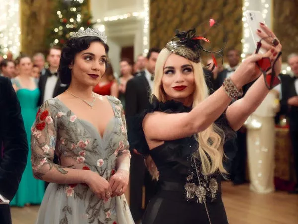 Vanessa Hudgens interpretó tres personajes en 'The Princess Switch: Switched Again.'