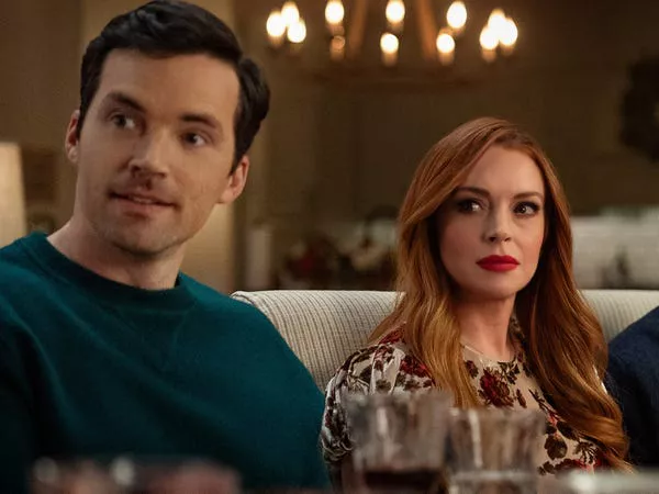 Ian Harding y Lindsay Lohan en 'Our Little Secret.'