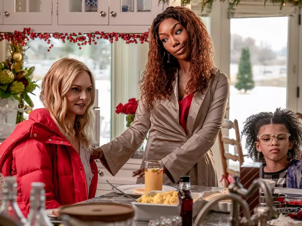 Heather Graham, Brandy Norwood y Madison Validum en 'Best. Christmas. Ever!'