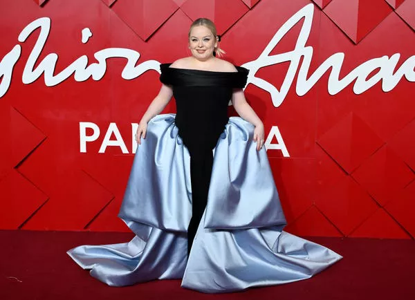 Nicola Coughlan asistiendo a los 2024 Fashion Awards.