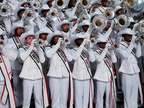 La Banda Marchante Ocean of Soul de la Universidad del Sur de Texas.